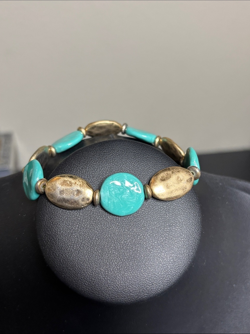 Turquoise Ceramic Bead and Gold-Tone Metal Oval Stretch Bracelet